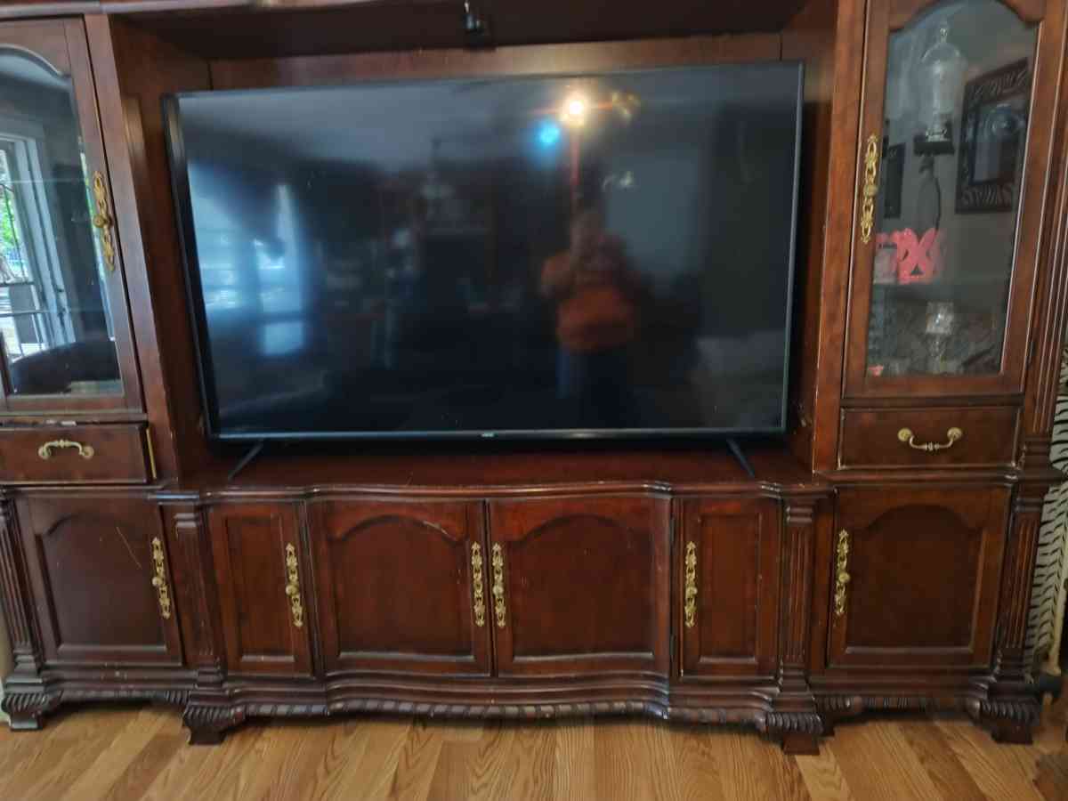 TV stand - Freeport, Texas - FleaMarketBay