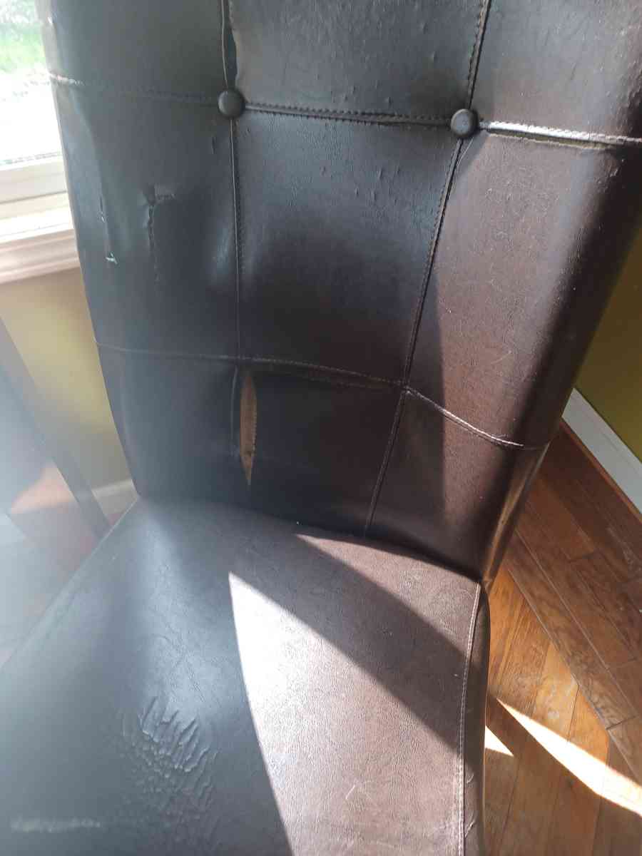 Dining Table - Valparaiso, Indiana - FleaMarketBay