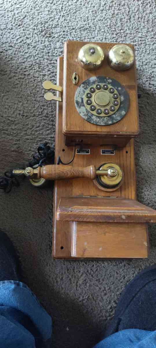 old phone for sale - Grand Rapids, Michigan - FleaMarketBay