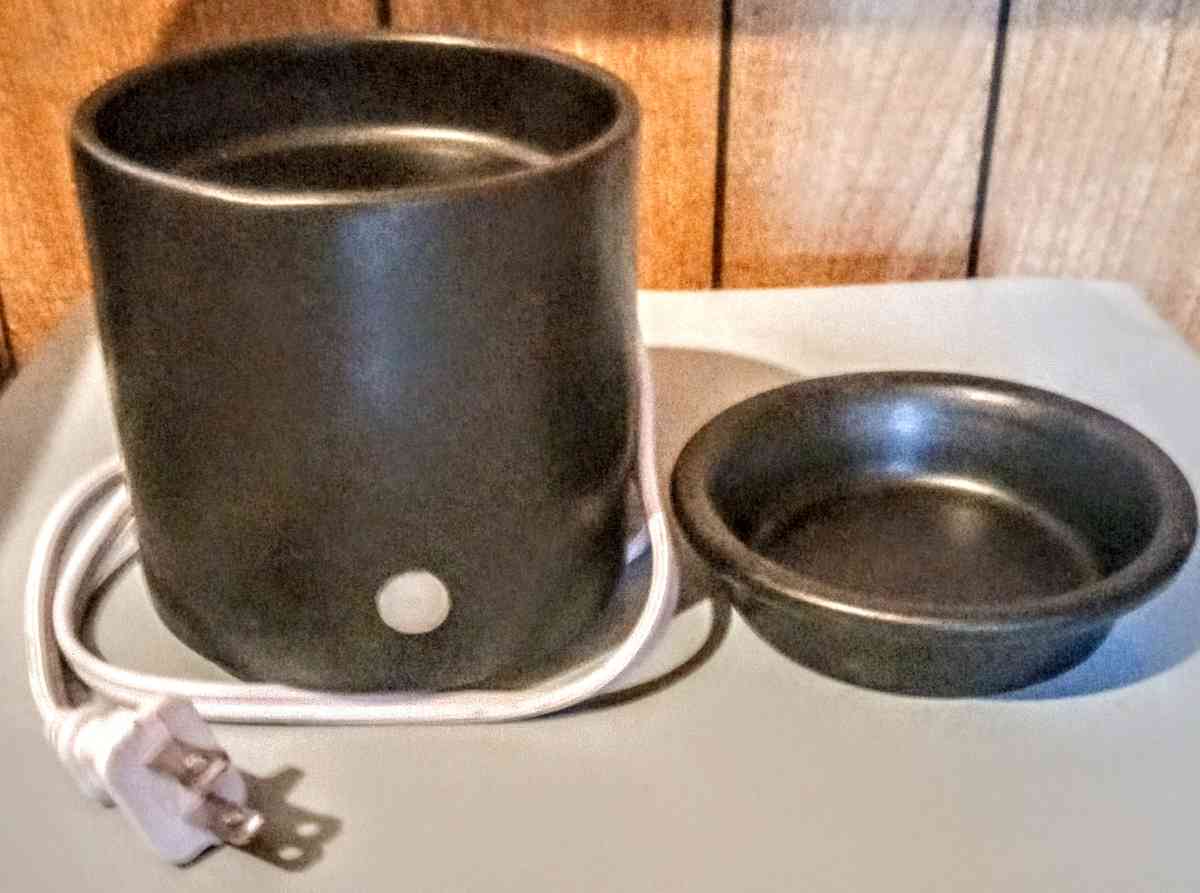 Black Wax Warmer with White Plug - Muldrow, Oklahoma