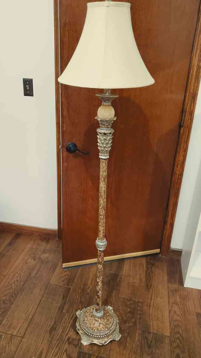 Antique lamp - Youngstown, Ohio - FleaMarketBay