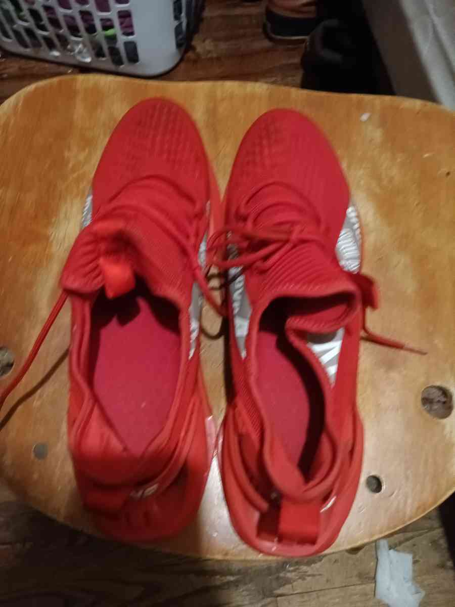 a pair of shoes - Winston Salem, North Carolina - FleaMarketBay