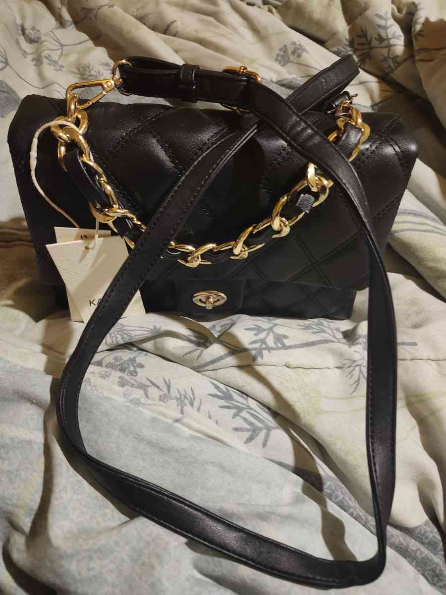 Black quilted design crossbody - Houston, Texas - FleaMarketBay