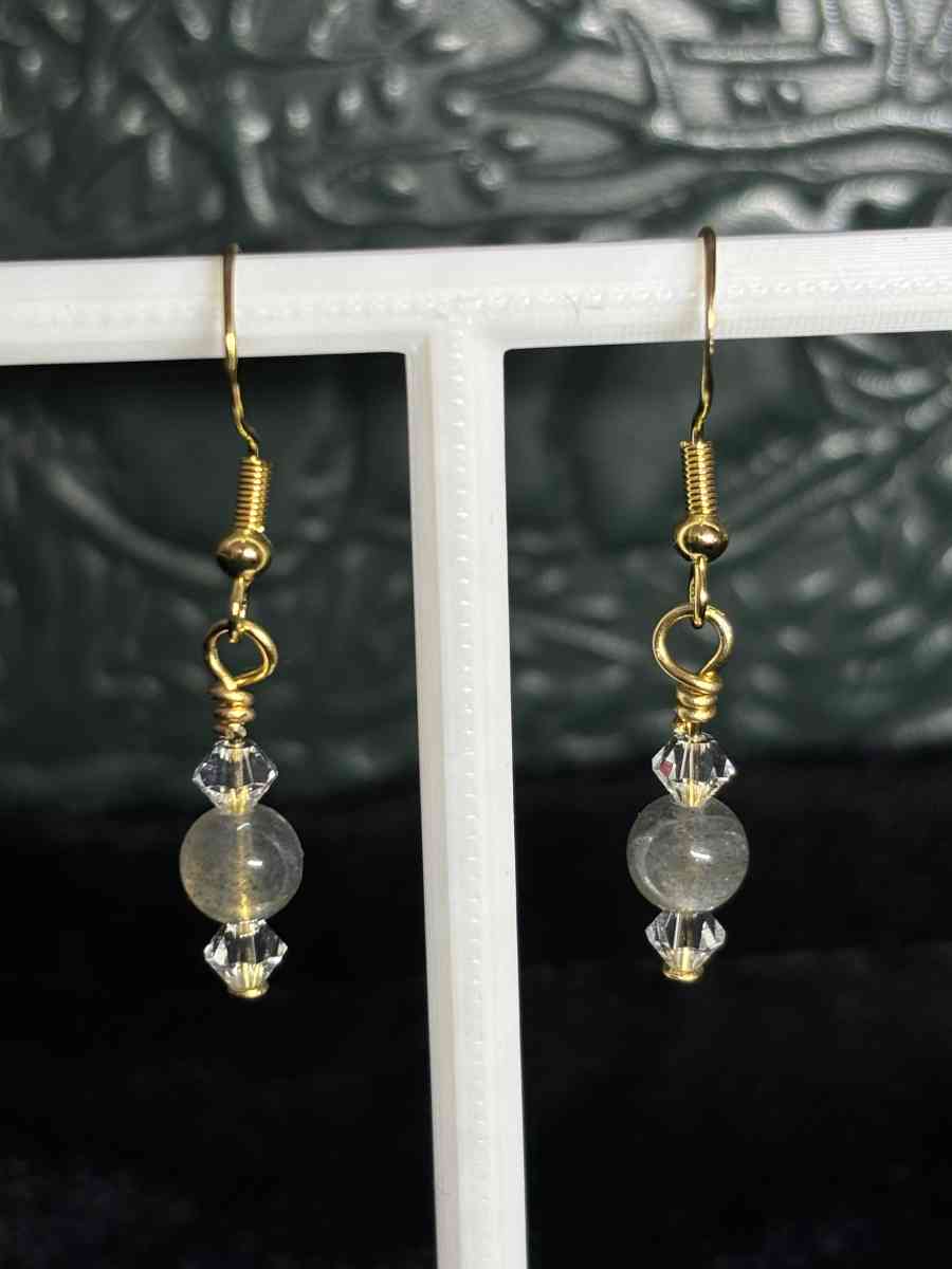 Arctic moon earrings in gold - Tehachapi, California - FleaMarketBay