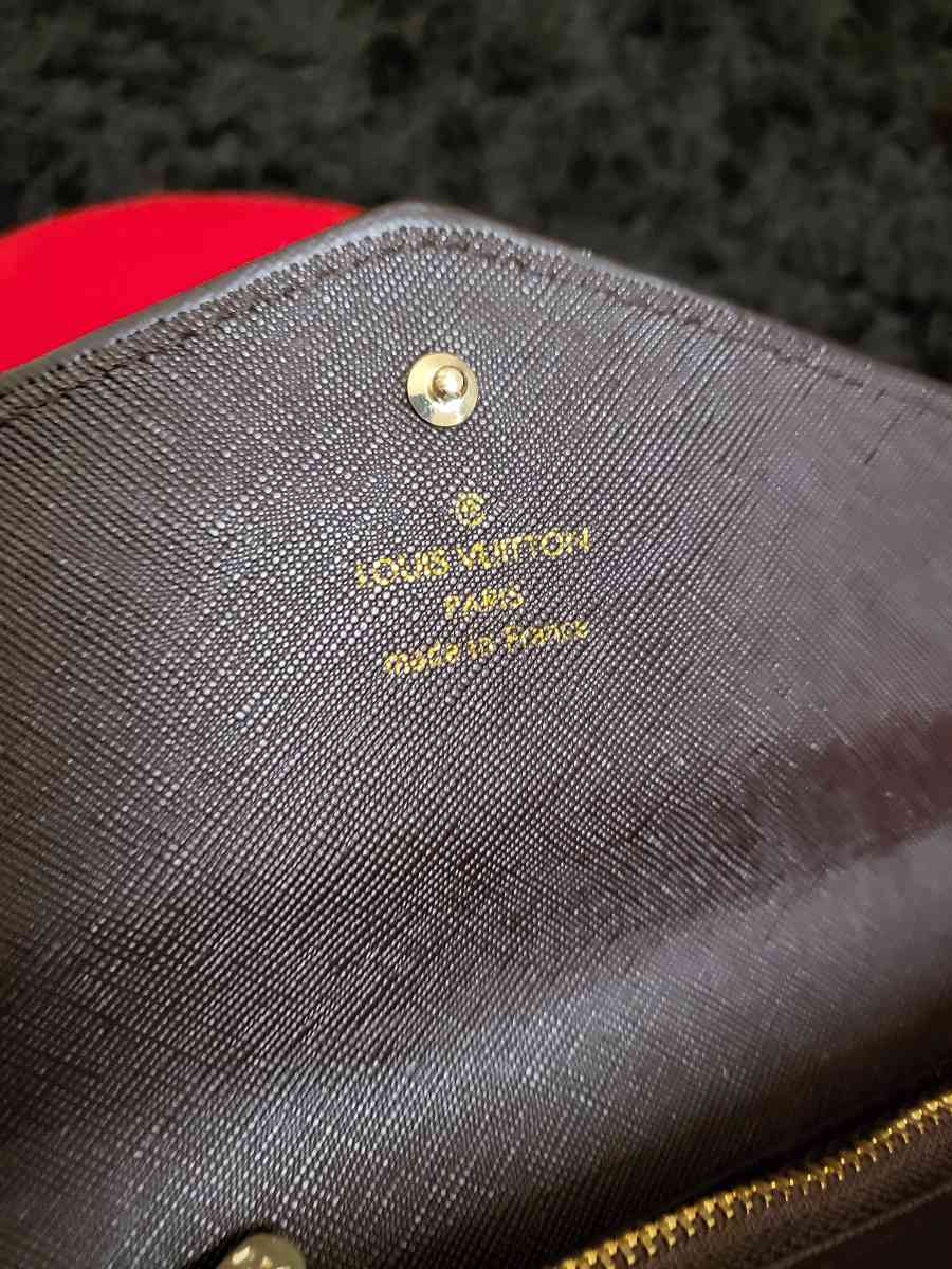 wallet - Adelanto, California - FleaMarketBay