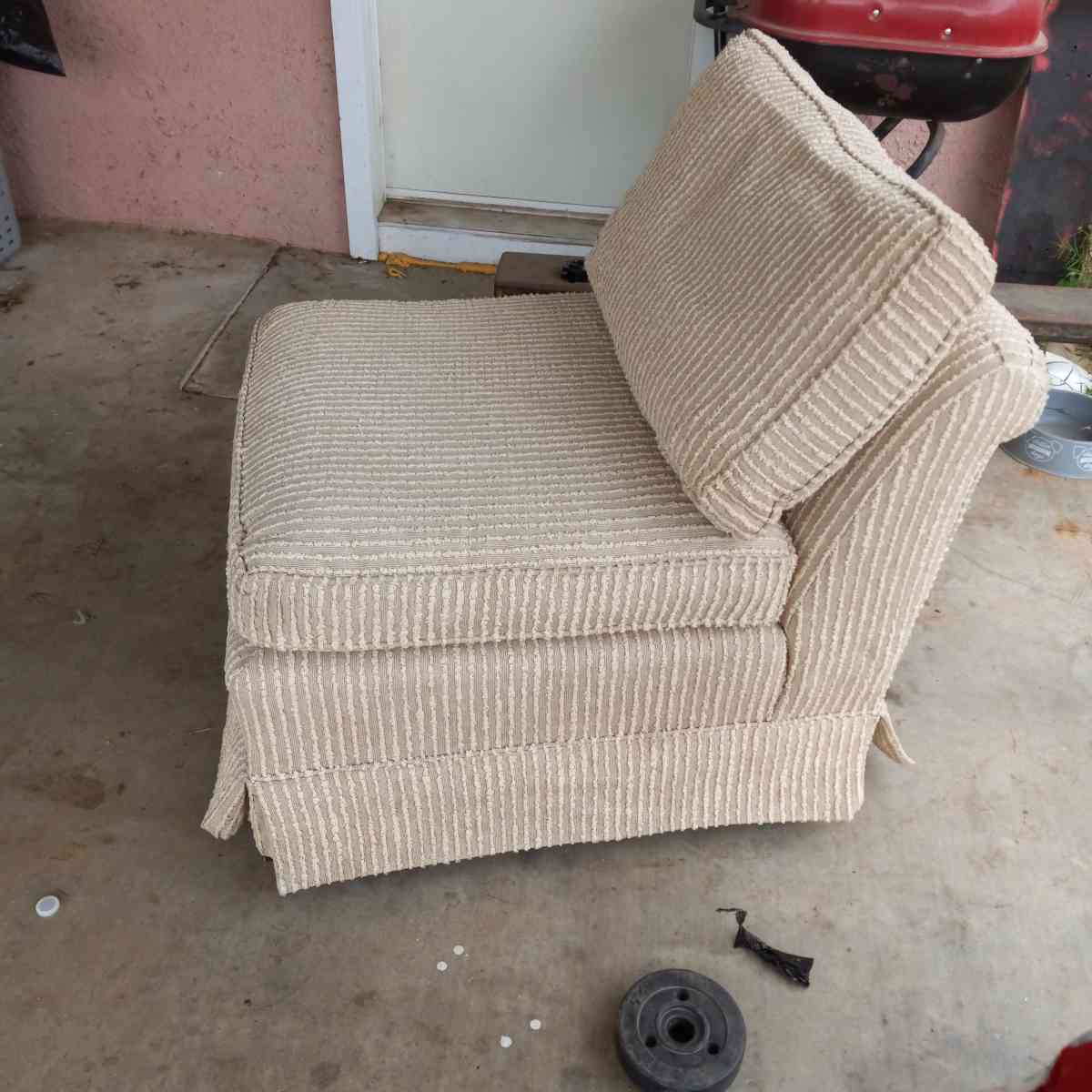 ETHAN ALLEN  LOUNGE CHAIR - Riverside, California - FleaMarketBay