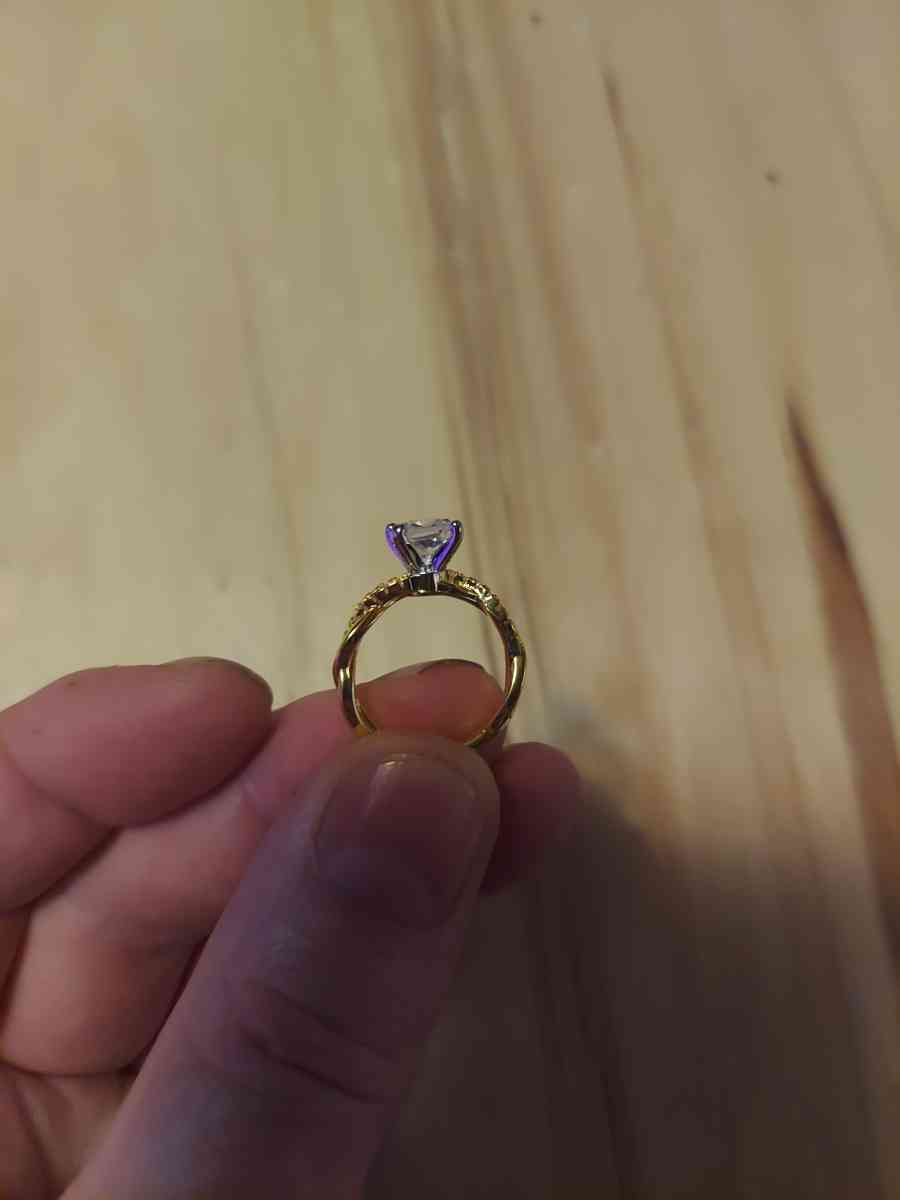 This is 14 Kgold over Sterling silver Its OK Size six - Goodrich, Texas - FleaMarketBay