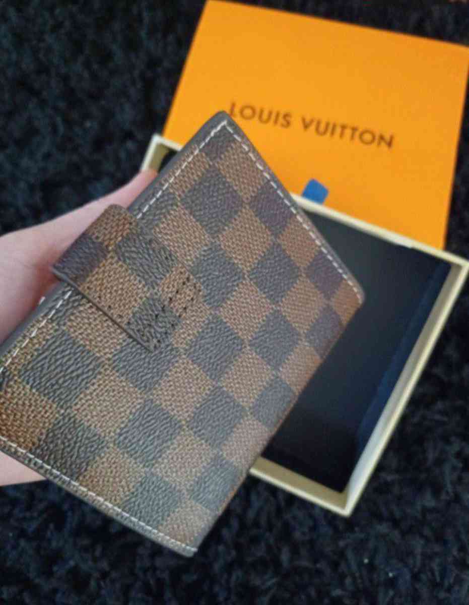 louis vuitton wallet - Adelanto, California - FleaMarketBay