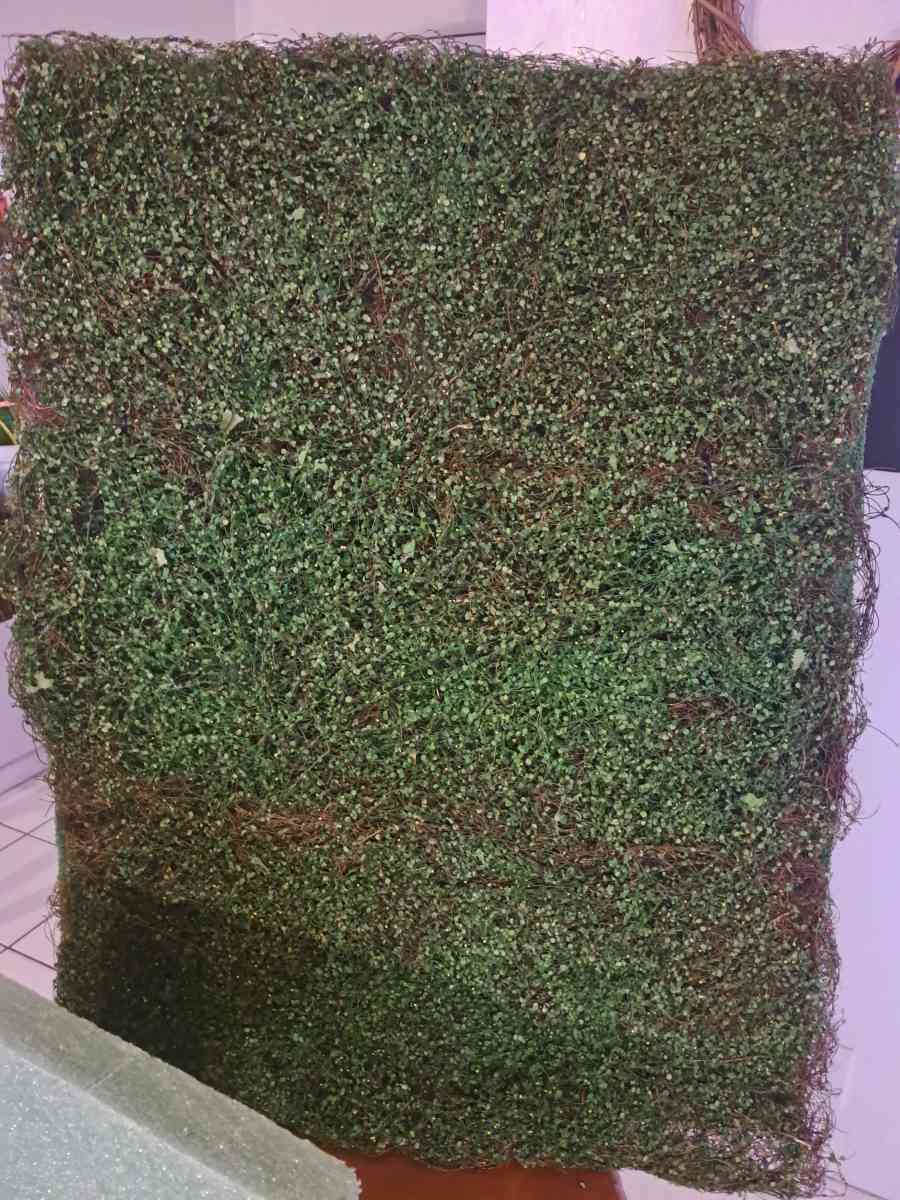 Artificial fake Grass wall decor stand - Fort Lauderdale, Florida - FleaMarketBay