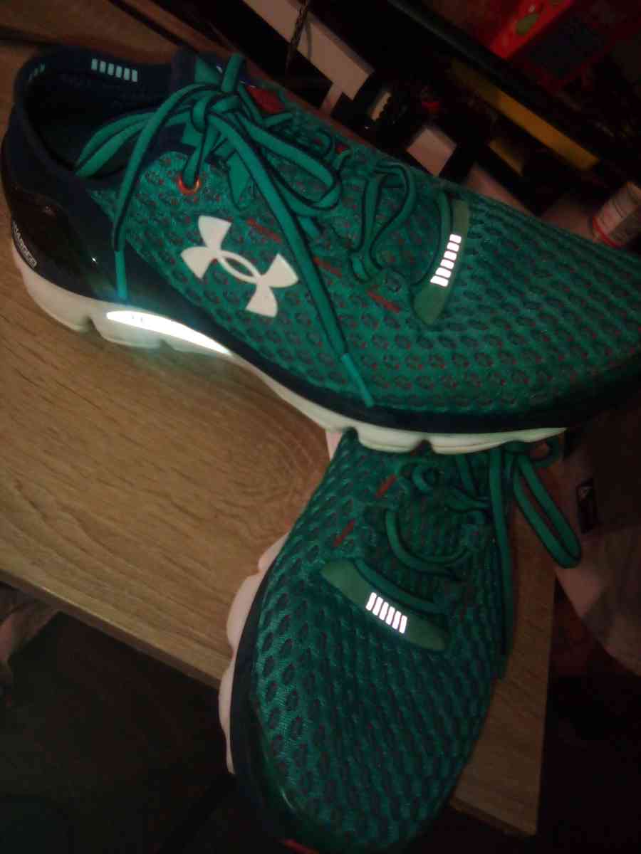 under armour shoes - San Antonio, Texas - FleaMarketBay