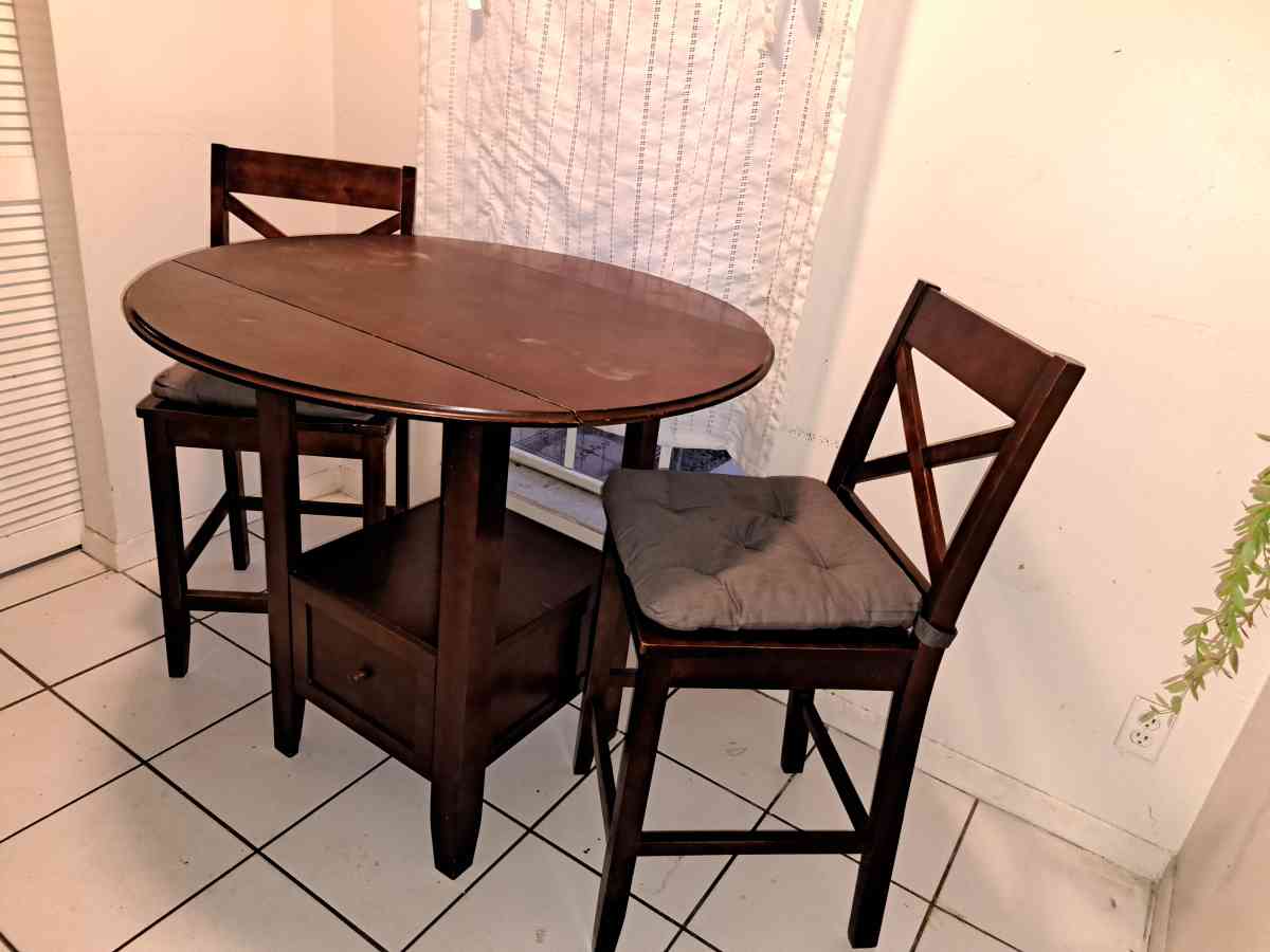 kitchen table - Fort Lauderdale, Florida - FleaMarketBay