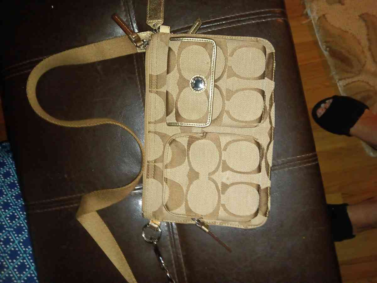 new coach waistband purse must pick up - San Antonio, Texas