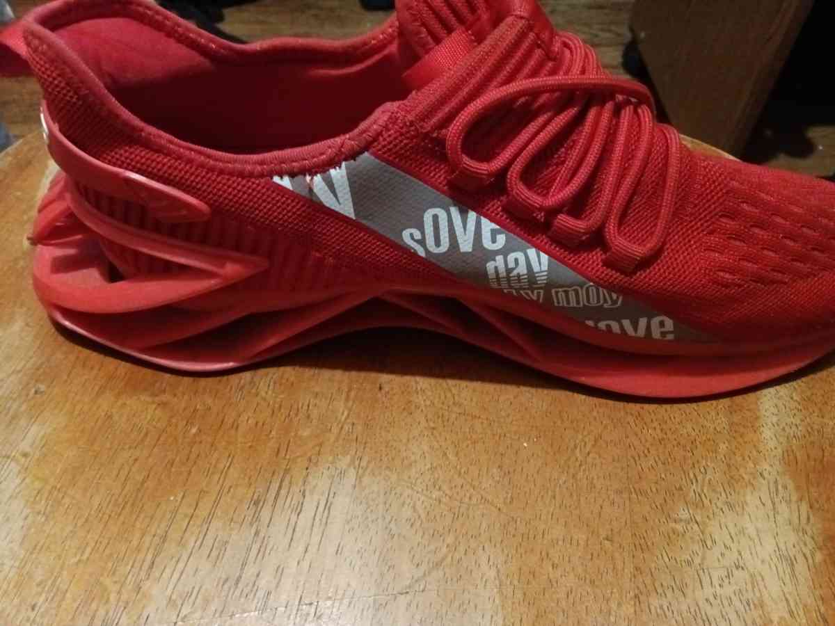 a pair of shoes - Winston Salem, North Carolina - FleaMarketBay