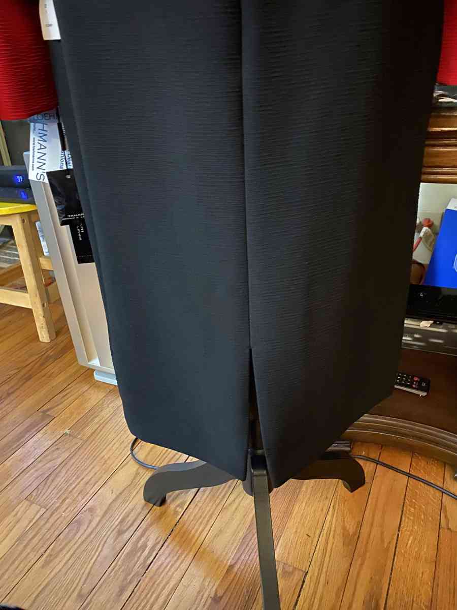 NWT Womens Tahari Red Two Piece Suit Size 6 - Chicago Heights, Illinois - FleaMarketBay