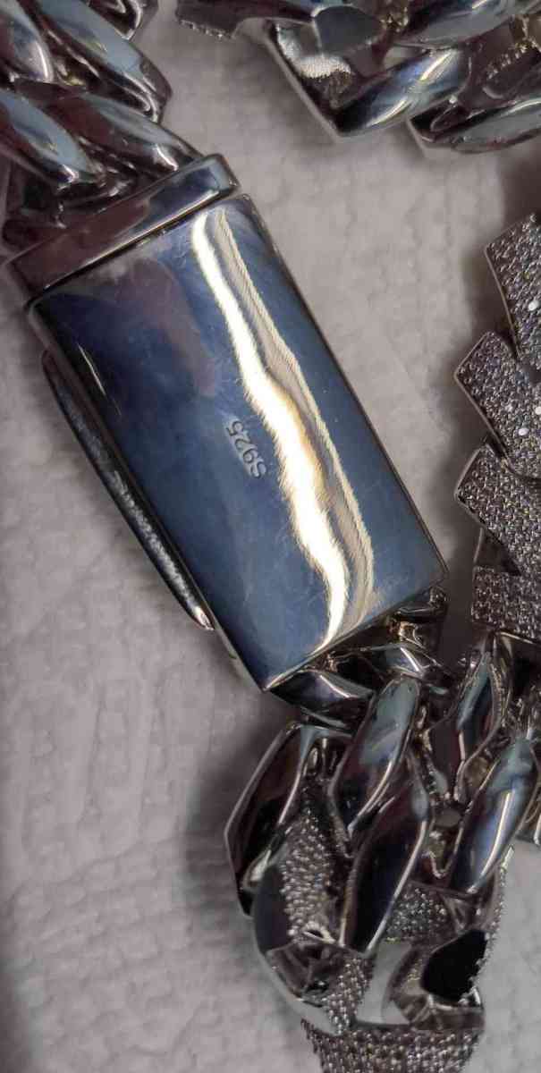 Cuban chain - California Hot Springs, California - FleaMarketBay