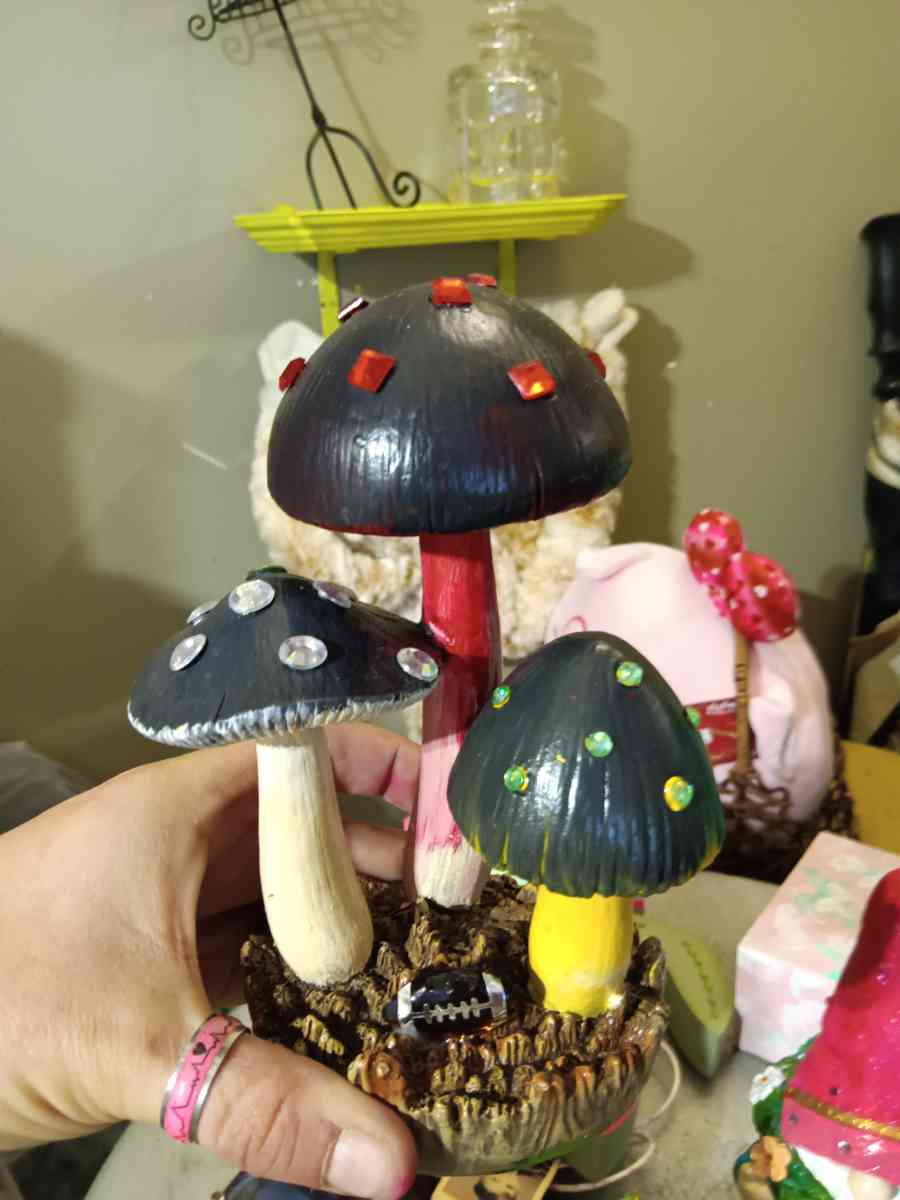 painted objects - Deep Run, North Carolina - FleaMarketBay