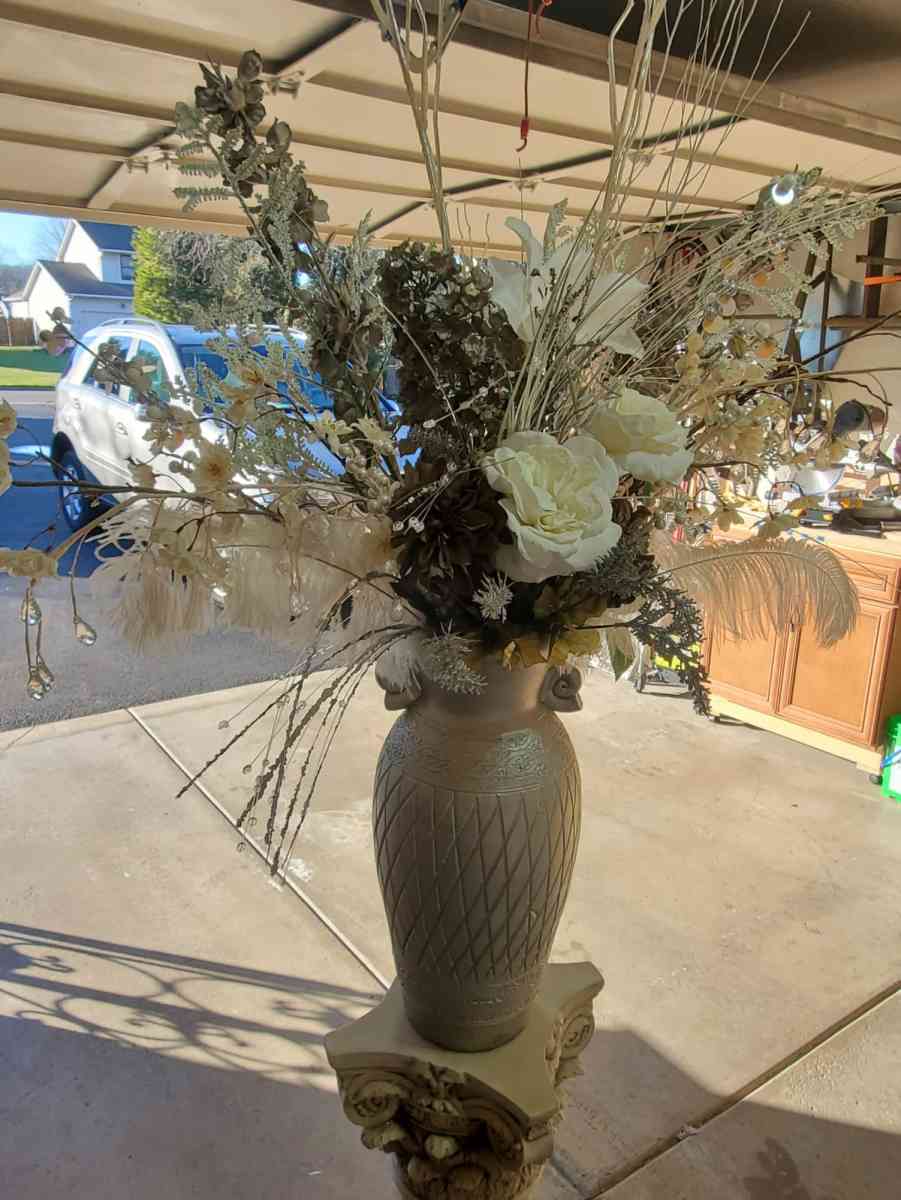 Vases - Youngstown, Ohio - FleaMarketBay