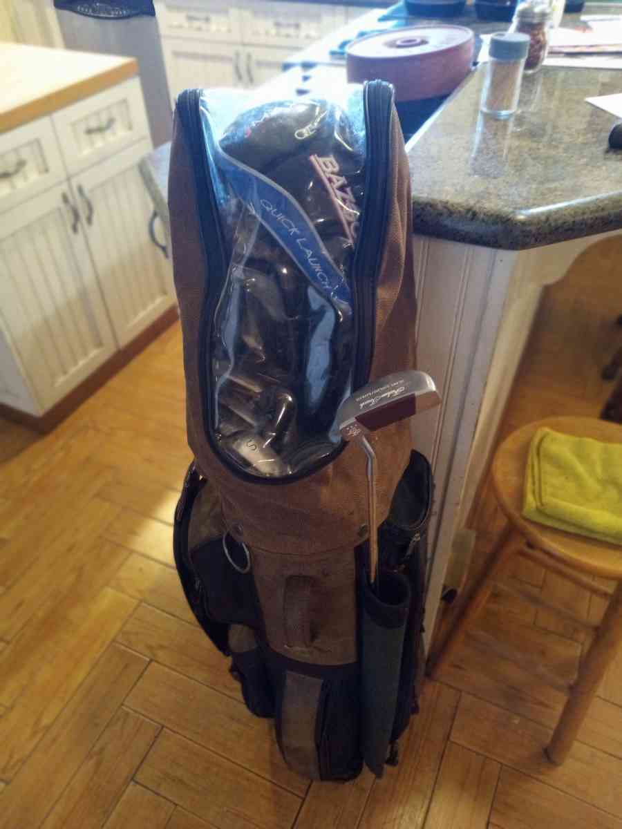 golf bags and clubs - Santa Paula, California - FleaMarketBay