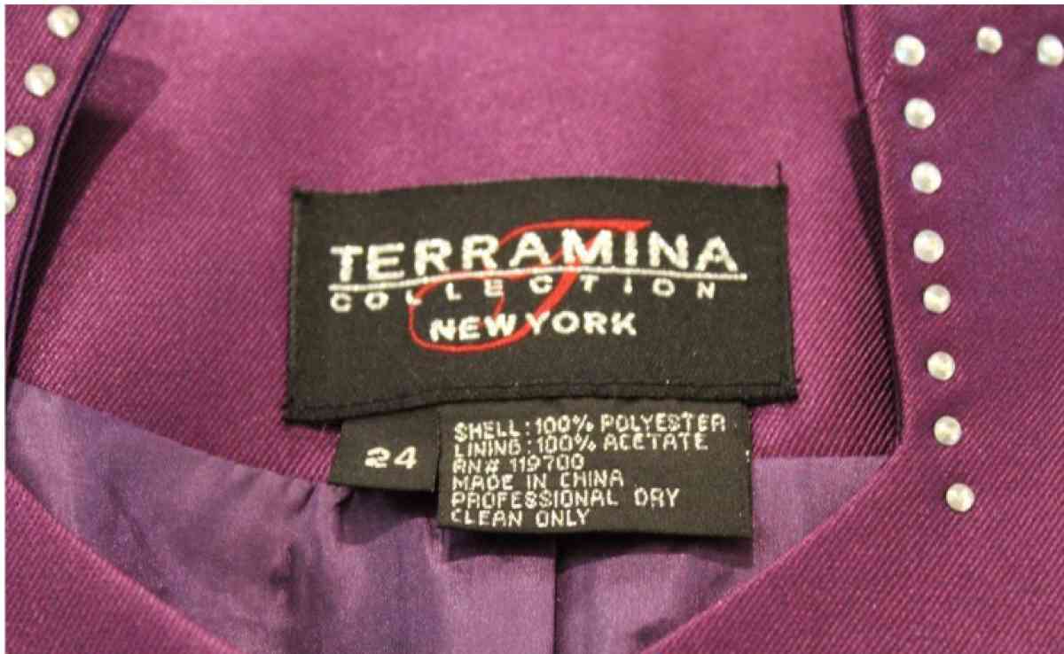 Terramina Collection New York Robe Size 24 - Chicago Heights, Illinois - FleaMarketBay