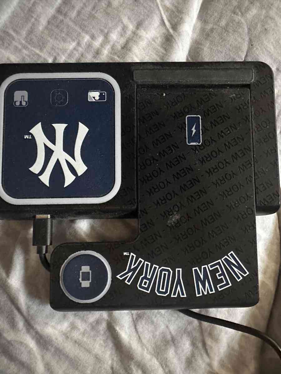 New York Yankeees wireless charger - Brooklyn, New York - FleaMarketBay