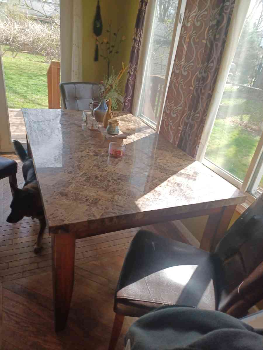 Dining Table - Valparaiso, Indiana - FleaMarketBay