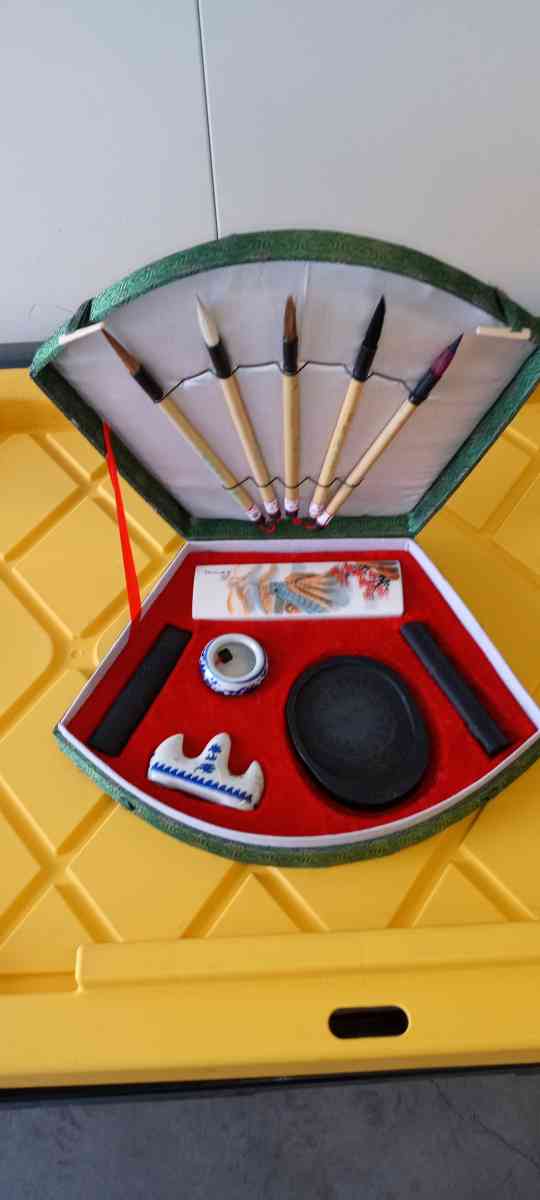 dedicated to resale all this is for you - Belmont, California - FleaMarketBay