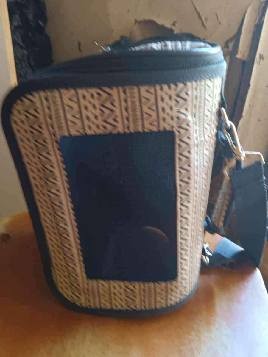 advantage pet carrier bag like contour - Winston Salem, North Carolina - FleaMarketBay