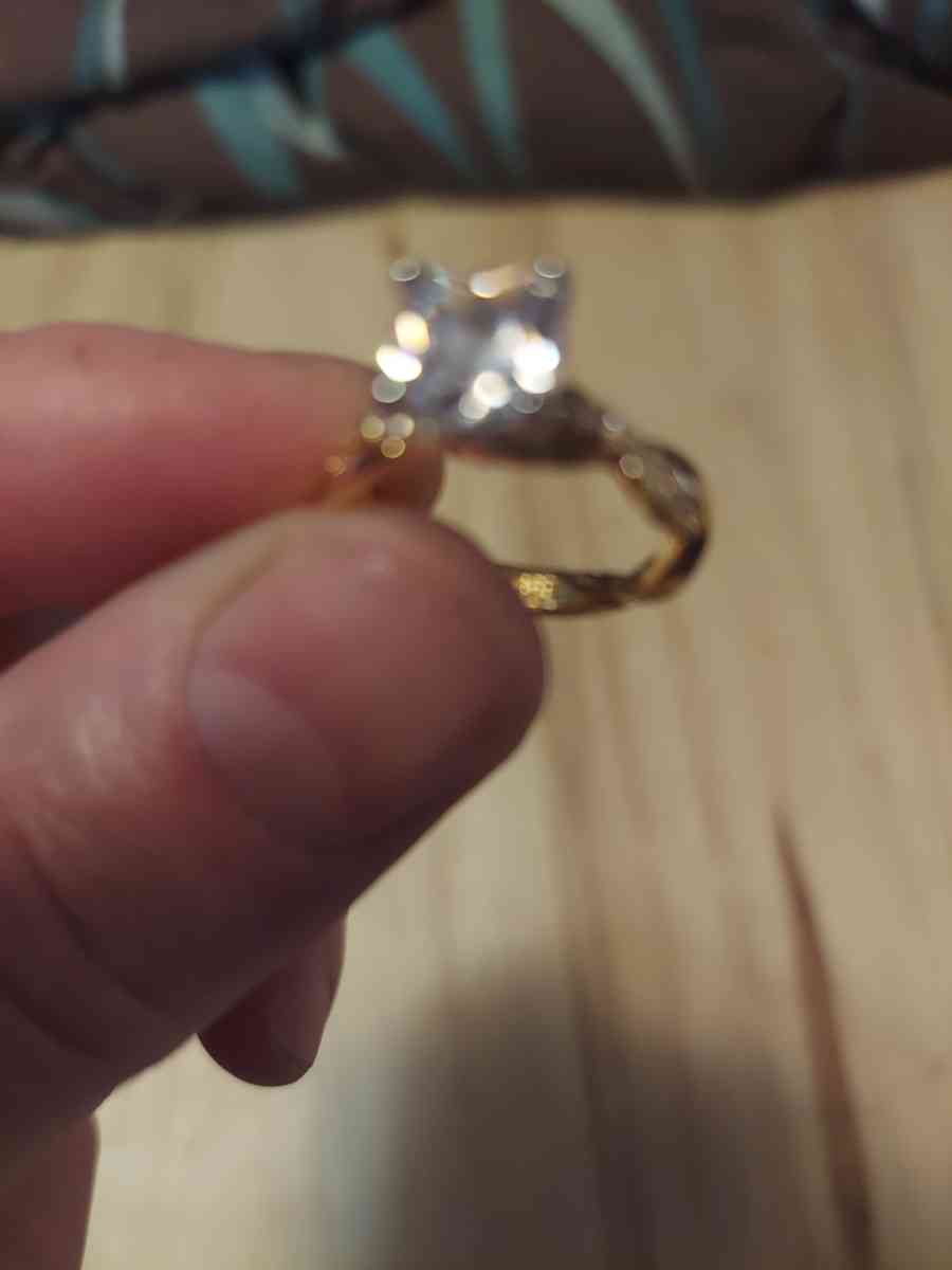 This is 14 Kgold over Sterling silver Its OK Size six - Goodrich, Texas - FleaMarketBay