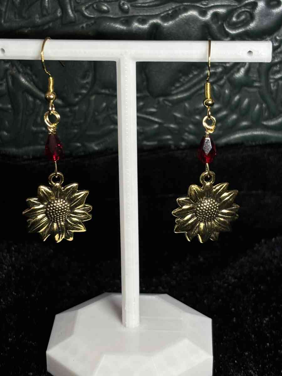 summer wine and sunflowers earrings - Tehachapi, California - FleaMarketBay