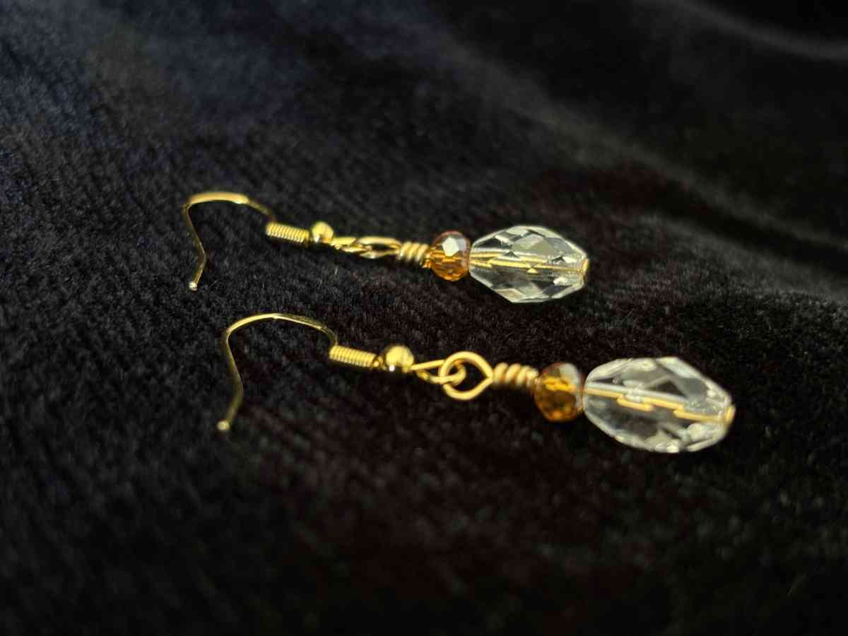 ambler and clear glass bead dangly earrings - Tehachapi, California