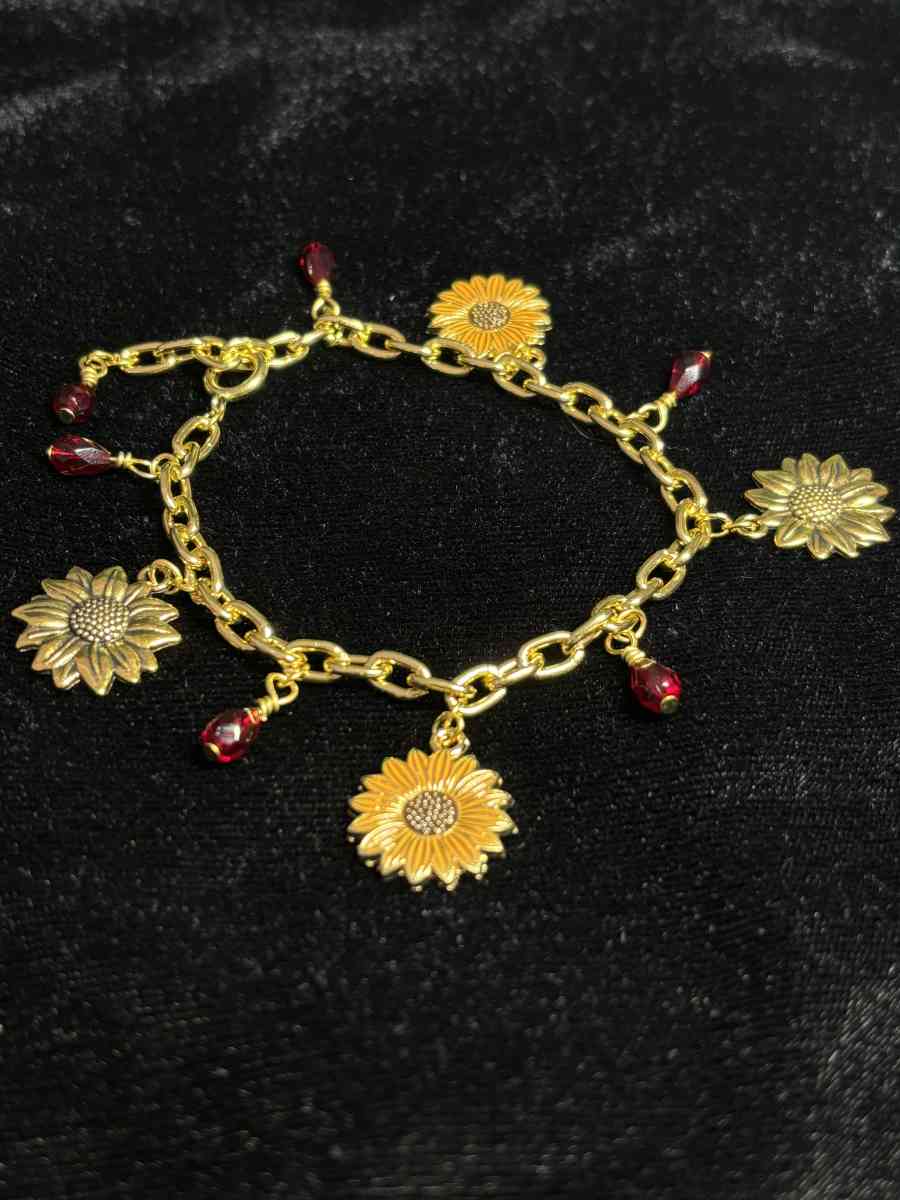 Summer wine and sunflowers charm bracelet - Tehachapi, California - FleaMarketBay