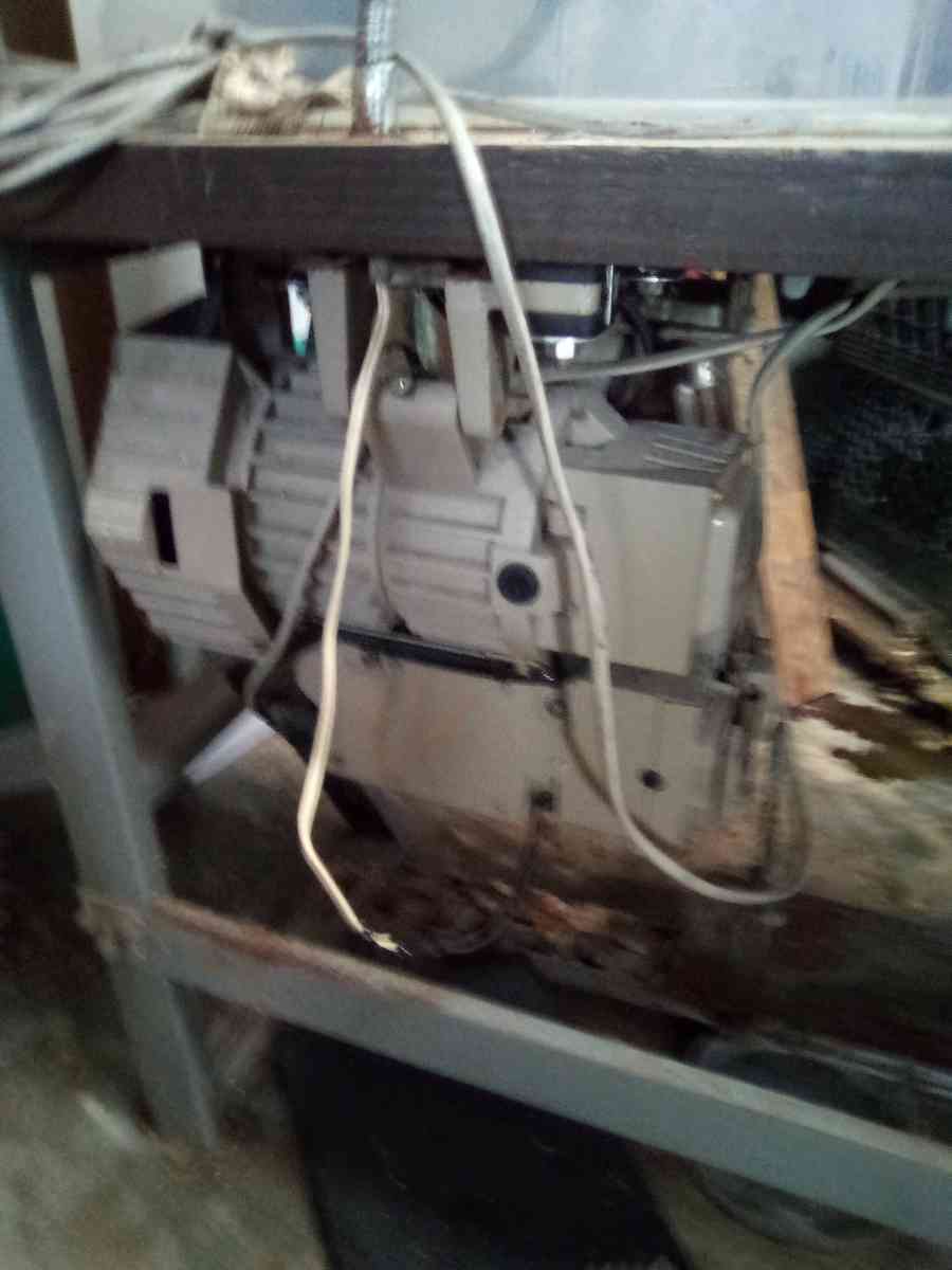 Industrial single needle sewing machine - Costa Mesa, California - FleaMarketBay