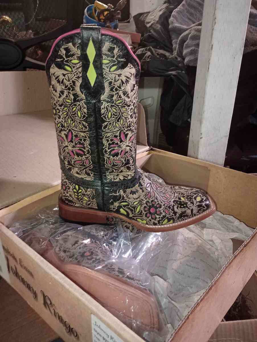 cowgirl boots - Vista, California