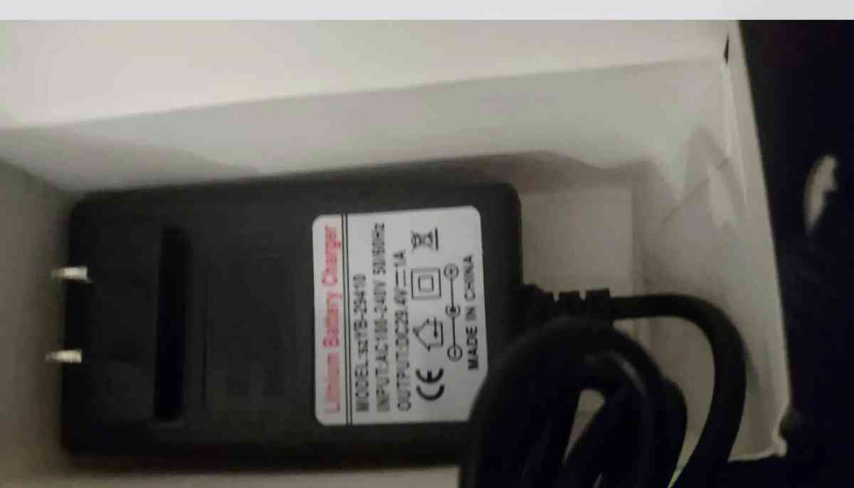 RAZOR e200 electric  scooter   Accessories  Paint  New Charg - Farmingdale, New York - FleaMarketBay