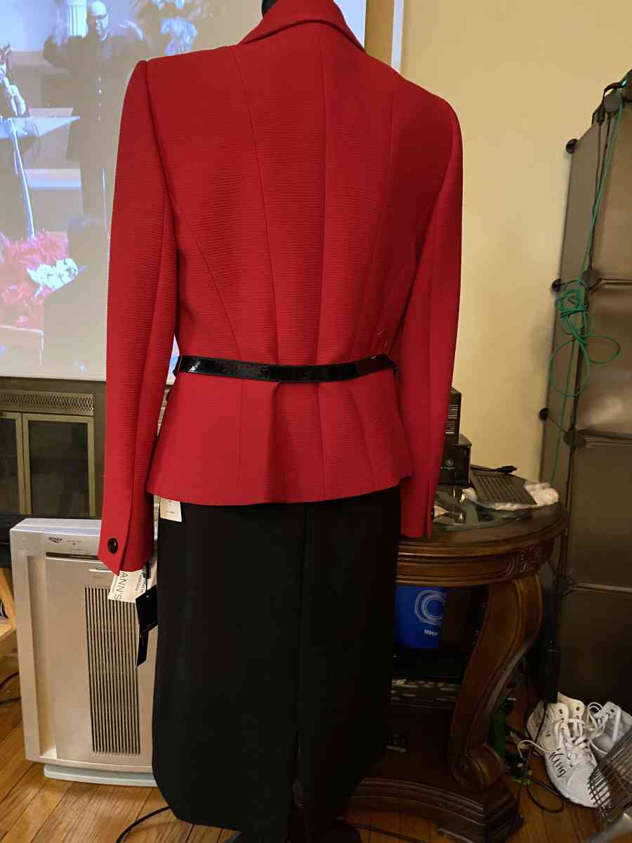 NWT Womens Tahari Red Two Piece Suit Size 6 - Chicago Heights, Illinois