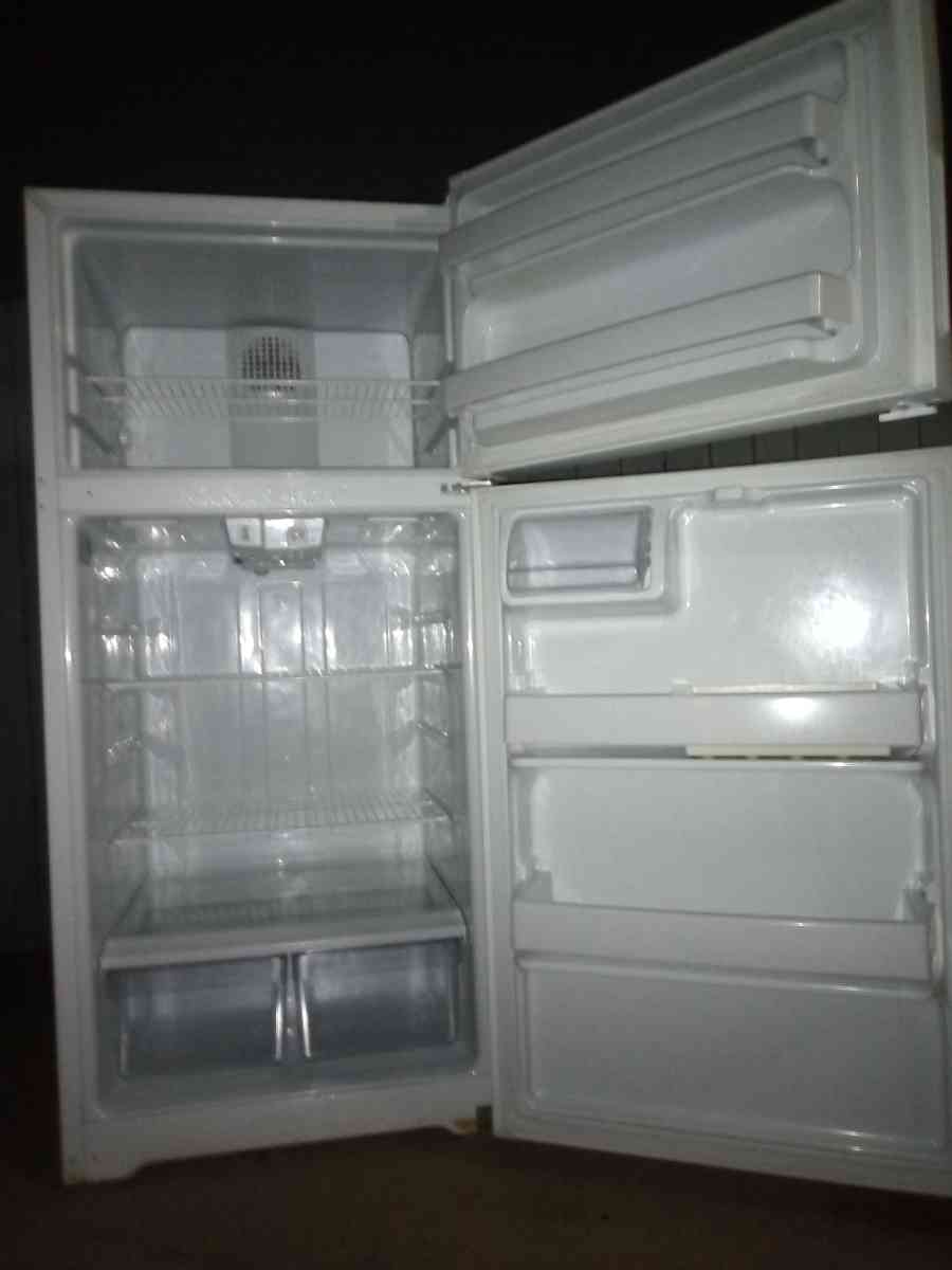 A White Highpoint refrigerator - Monroe, Louisiana - FleaMarketBay