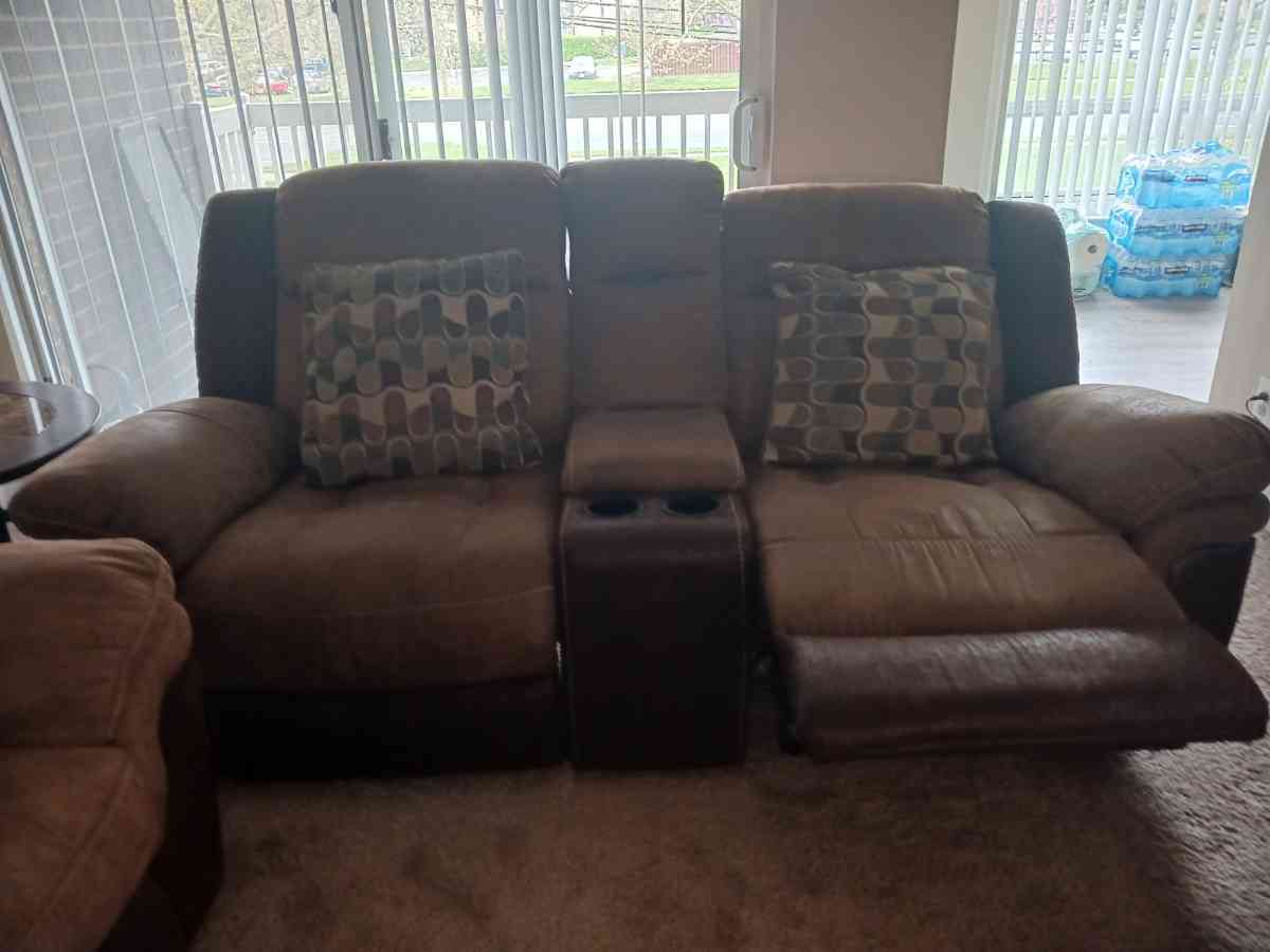 Relocation Sale 2 Rooms - Gaithersburg, Maryland - FleaMarketBay