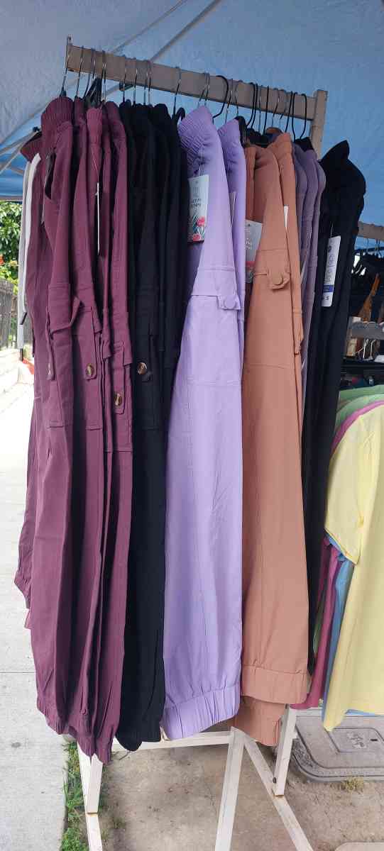 ropa excelente condiciones - Alicia, Arkansas - FleaMarketBay