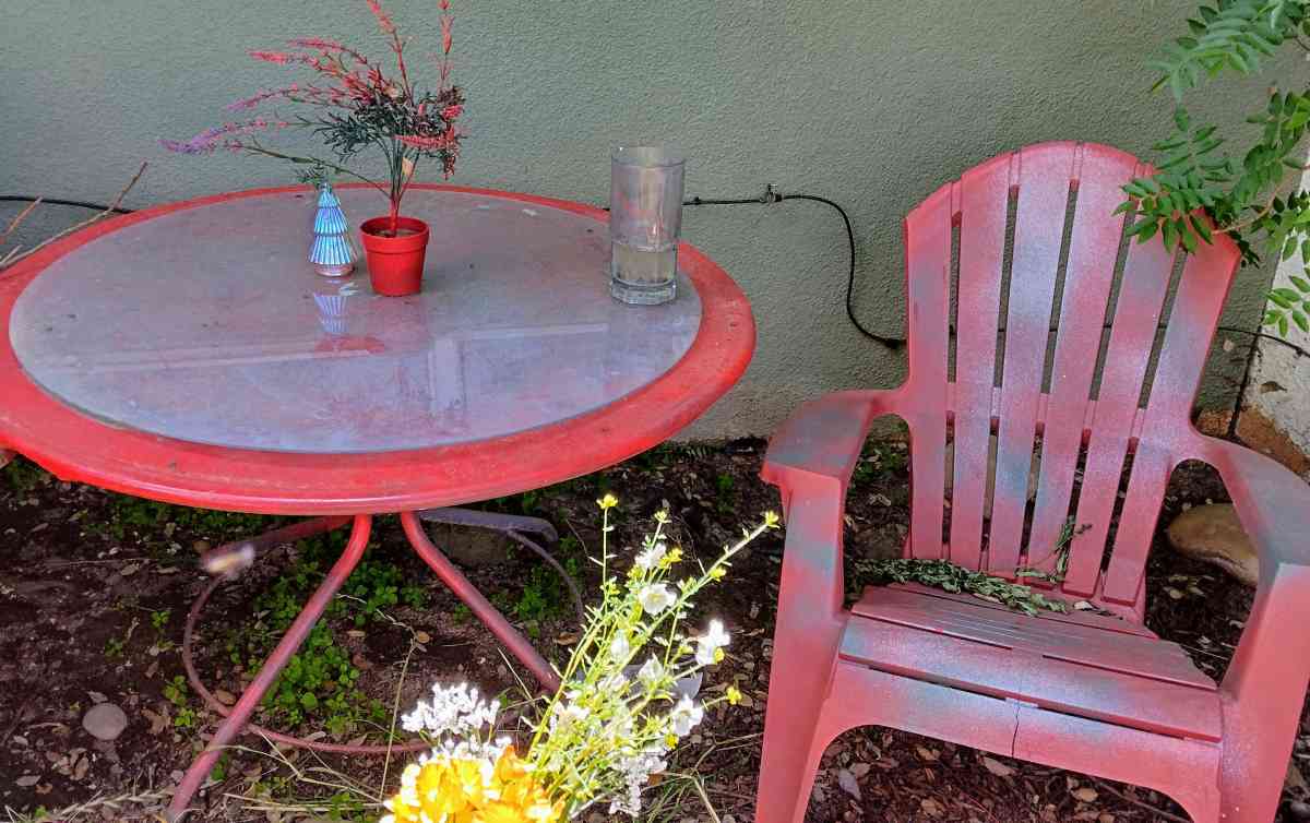 TV  PATIO TABLE AND CHAIR WALL DECOR AND MORE