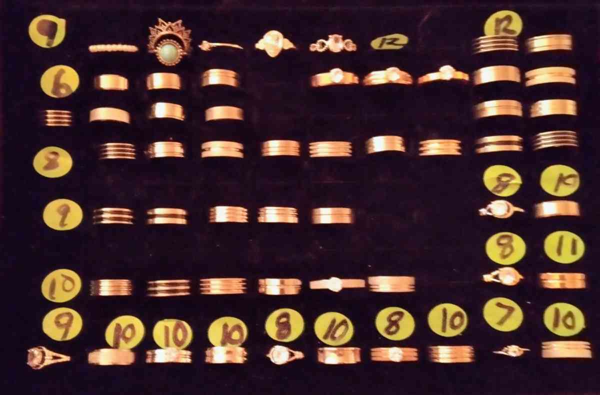 MEN AND WOMENS RINGS WEDDING SETS - Hanford, California - FleaMarketBay