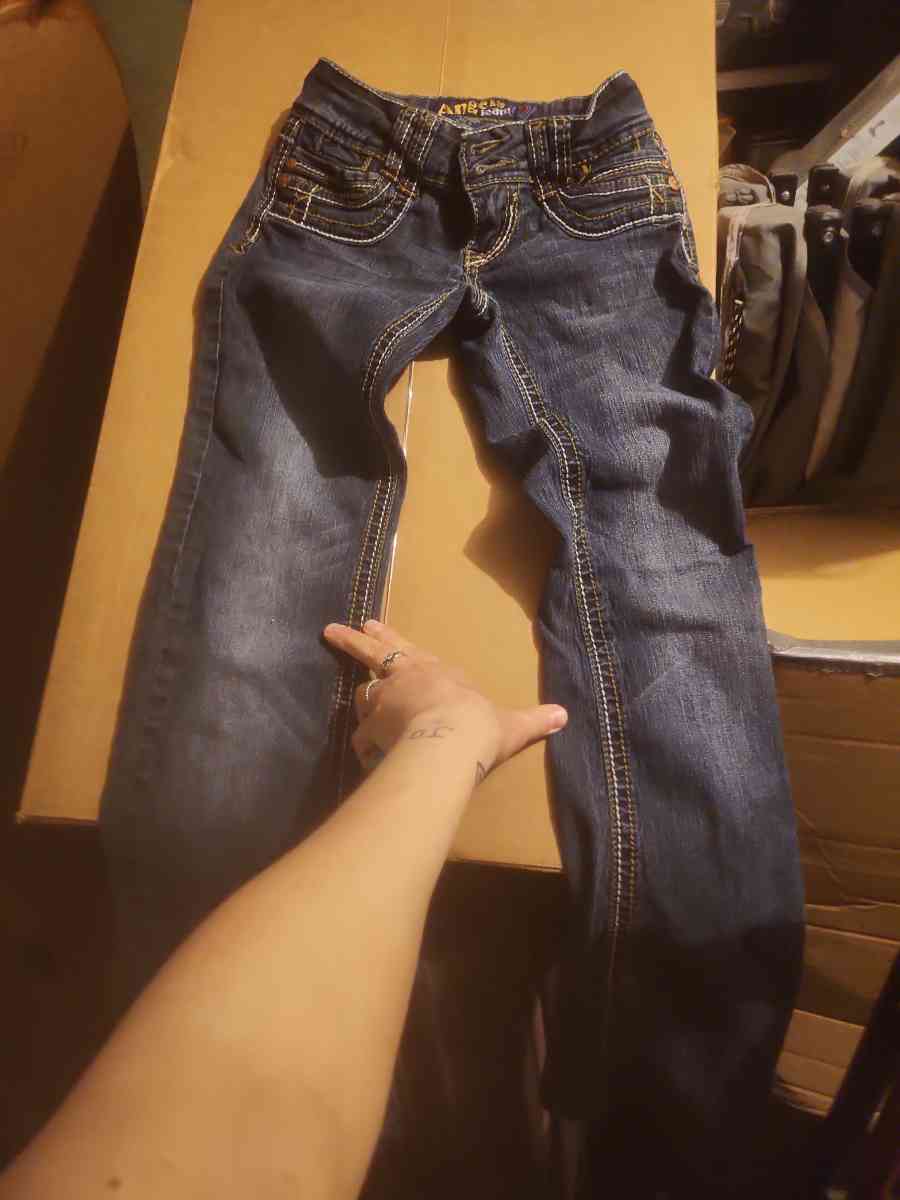 6 pairs of pants also 2 Capri - Madison, Indiana - FleaMarketBay