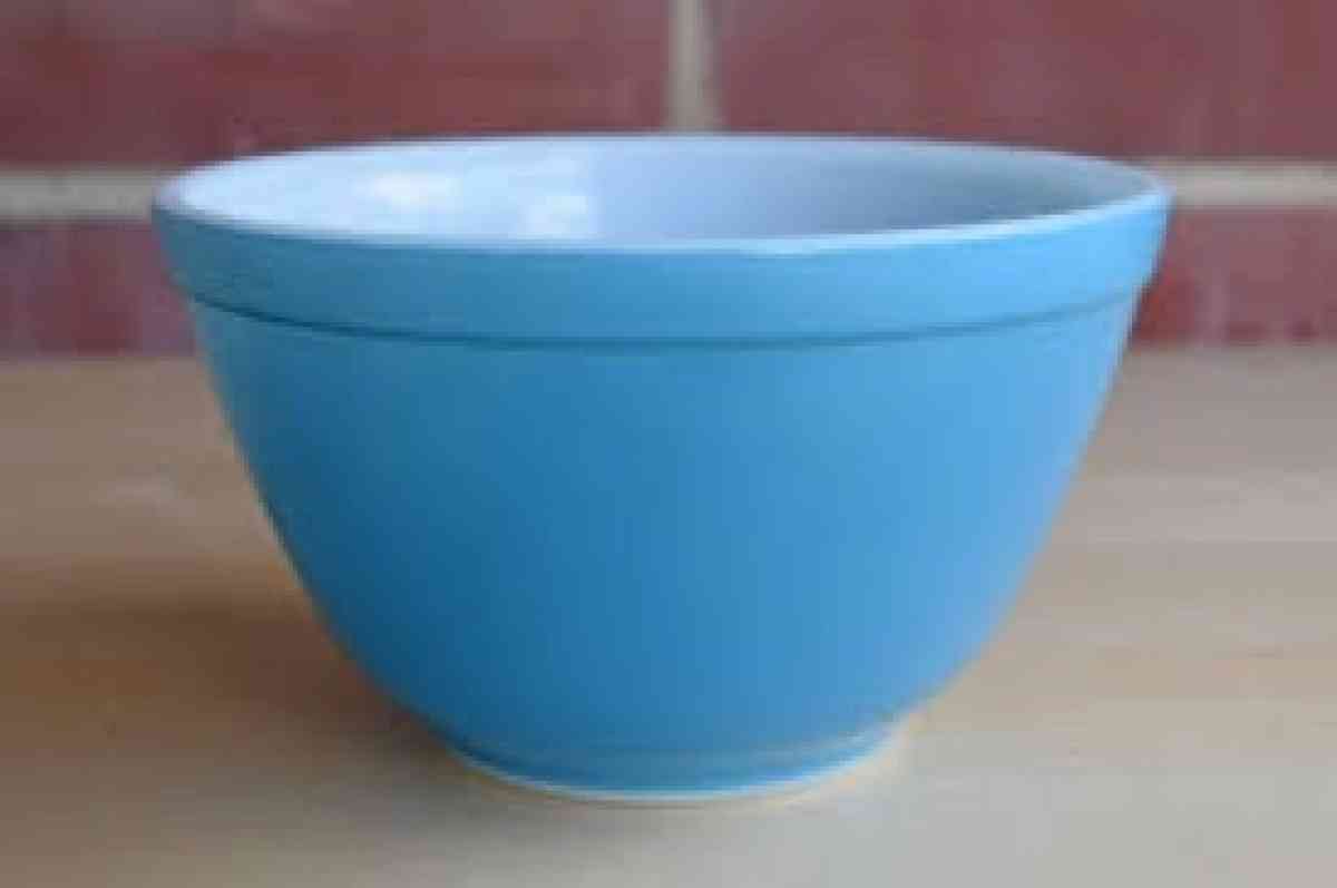 vintage Pyrex casserole dish and bowls - South Solon, Ohio - FleaMarketBay