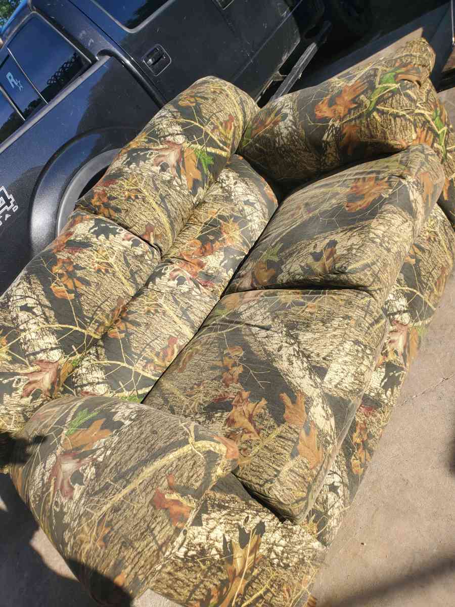 Realtree camo couch and loveseat - Adel, Georgia