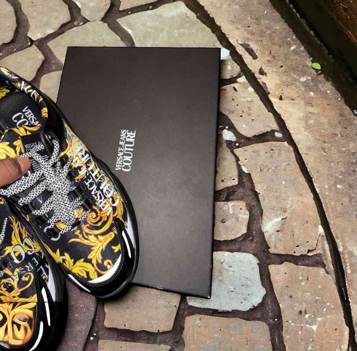 mens size 10 luxury Versace sneakers - Cincinnati, Ohio