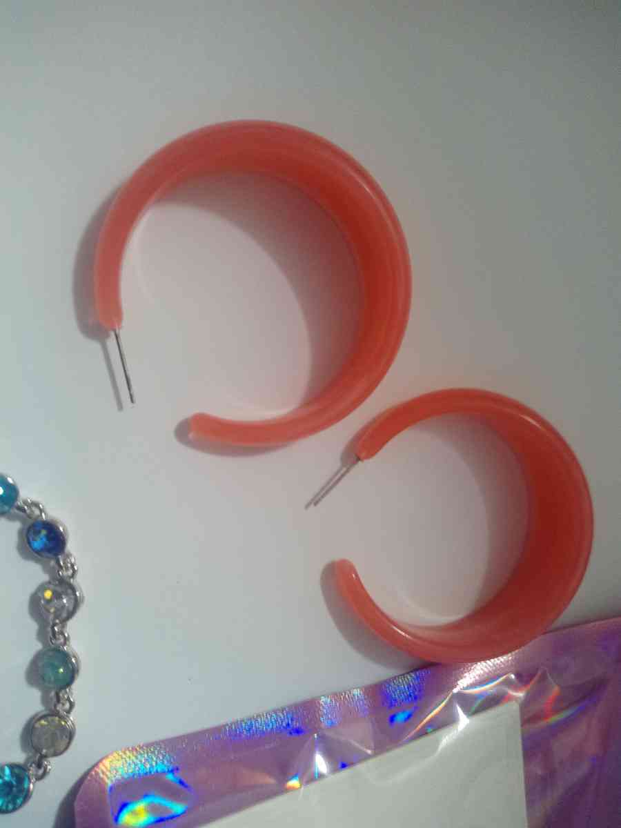 3 piece jewelry lot set 11 - Alachua, Florida - FleaMarketBay