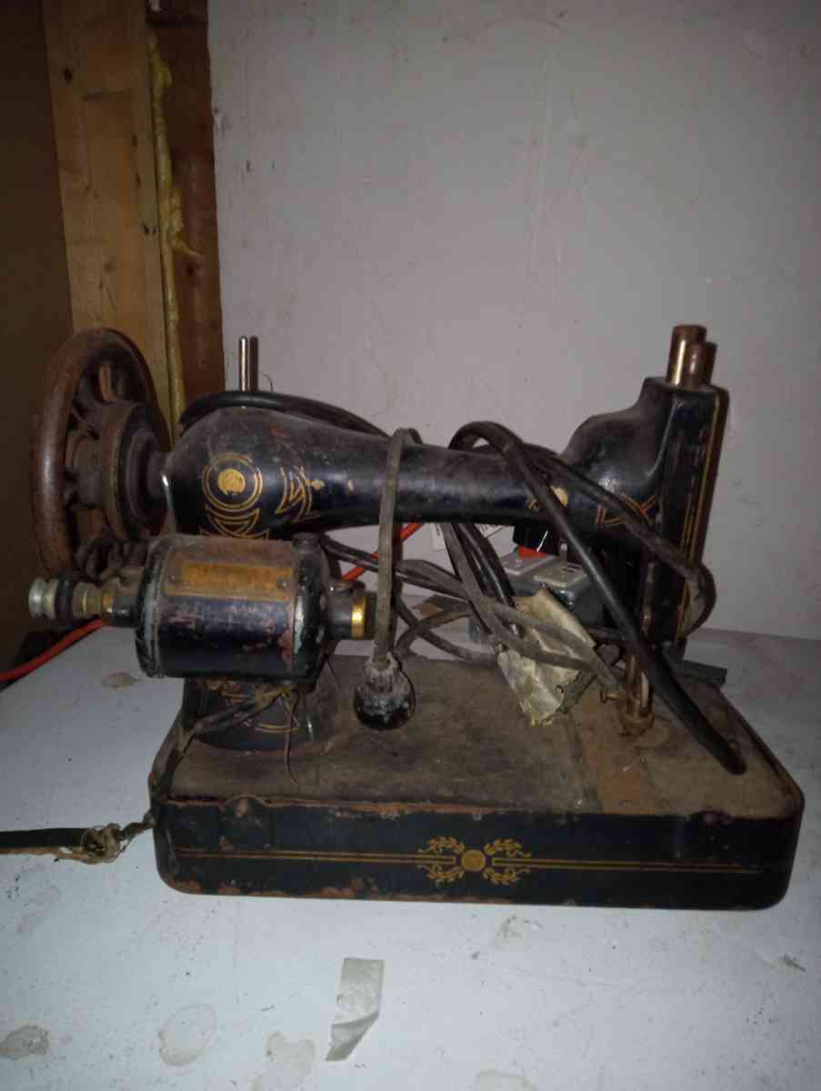old sewing machine - Clinton Township, Michigan