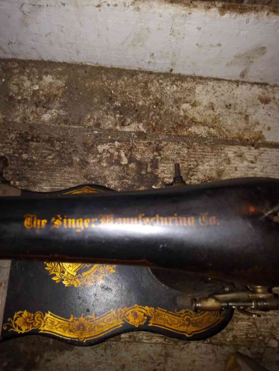 singer sewing machine - Clinton Township, Michigan