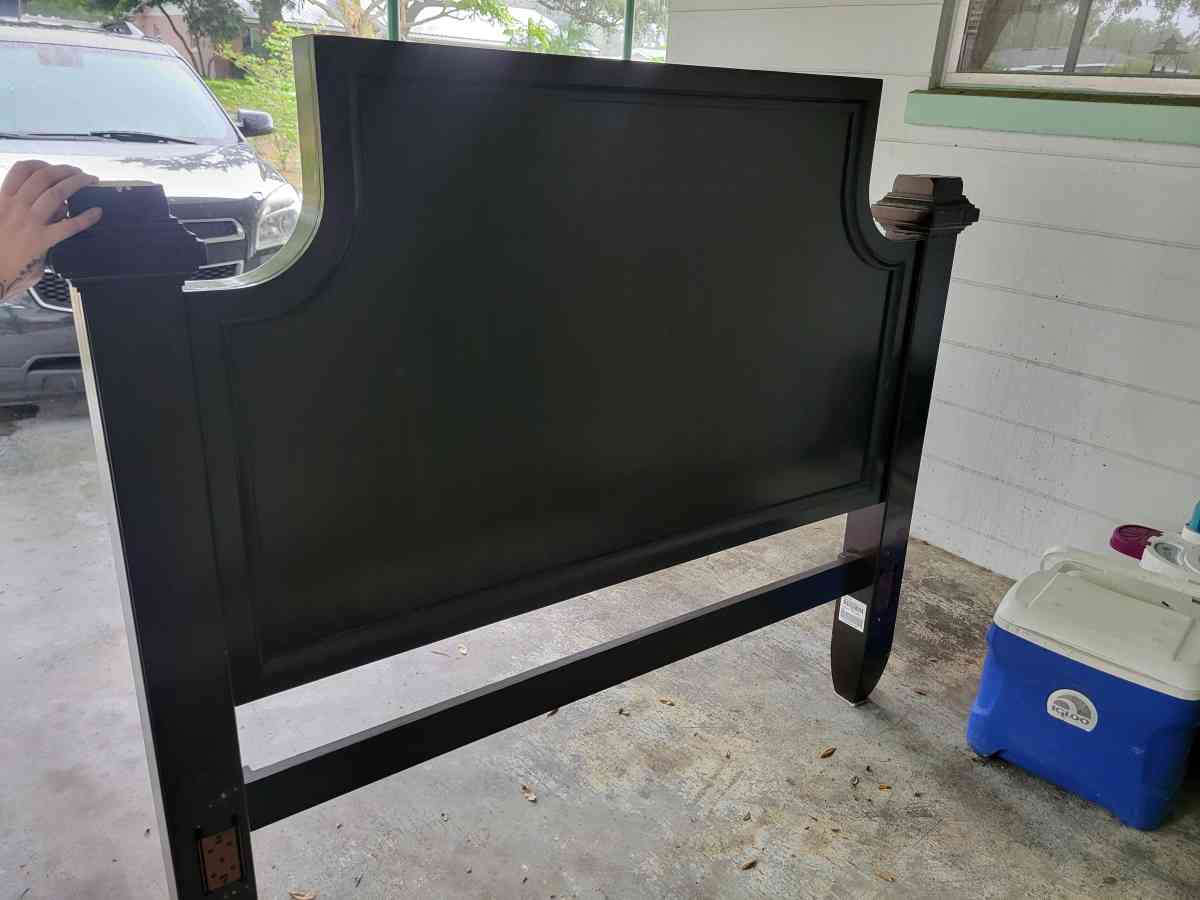 queen size bed frame - Lake Wales, Florida - FleaMarketBay