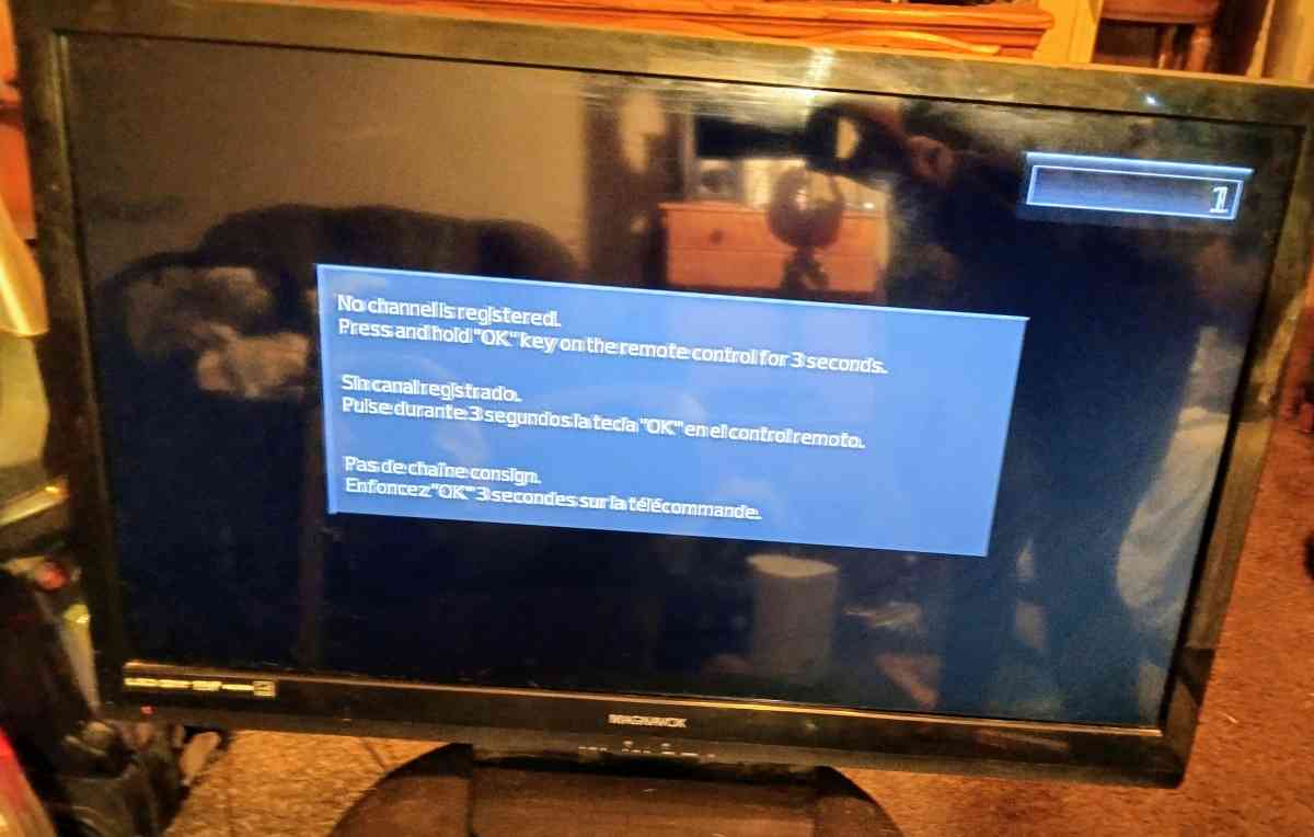 TV  PATIO TABLE AND CHAIR WALL DECOR AND MORE - Hanford, California - FleaMarketBay