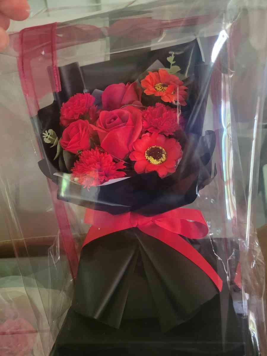 are areiglos de flores  artificial  muy bonitos - Lithonia, Georgia - FleaMarketBay